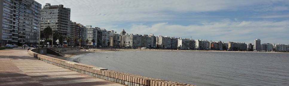 A orla do Rio da Prata em Pocitos, em Montevideo, no Uruguai